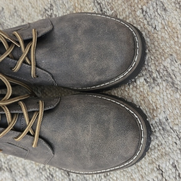 Women's Taupe Fur-Lined Lace-Up Boots - Picture 3 of 6